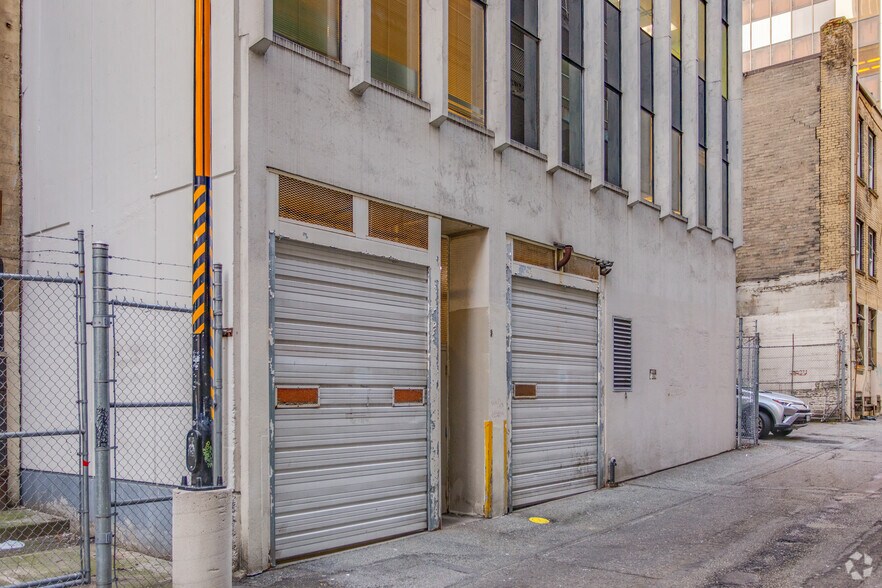 549 Howe St, Vancouver, BC à louer - Photo de l’immeuble – Image 3 sur 4