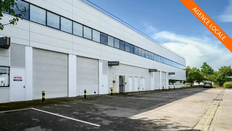Local d’activités dans Cergy à louer - Photo de l’immeuble – Image 2 sur 10