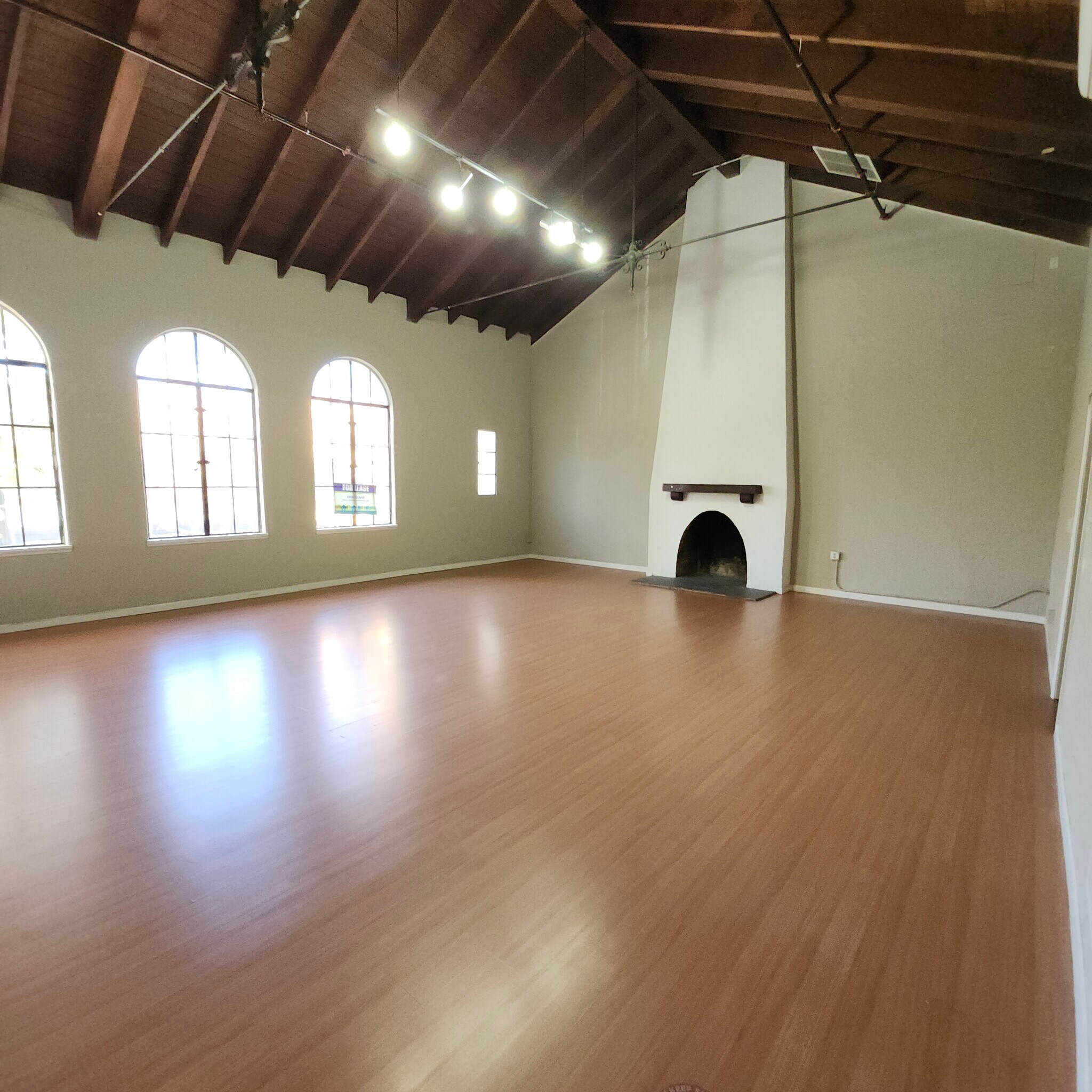 7560 Monterey St, Gilroy, CA à louer Photo principale– Image 1 sur 12