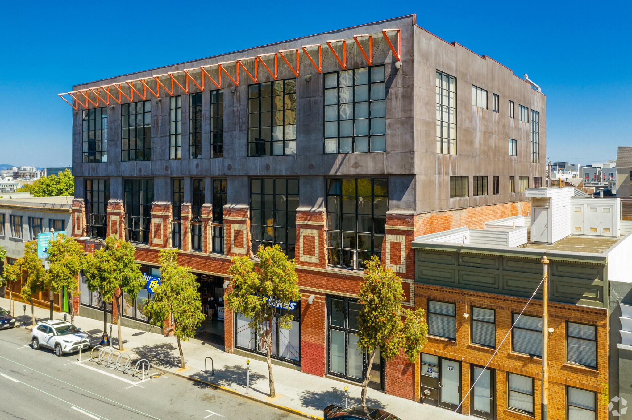 1233-1235 Howard St, San Francisco, CA à louer Photo de l’immeuble– Image 1 sur 6