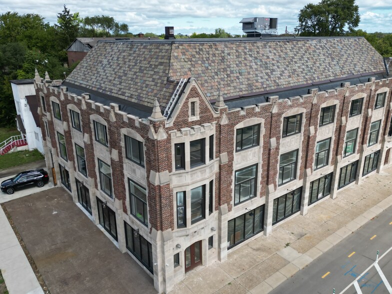 10103 Kercheval St, Detroit, MI à louer - Photo de l’immeuble – Image 1 sur 4