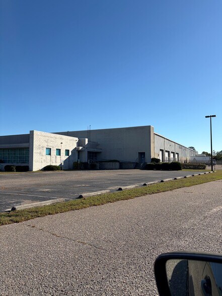 3641 Legion Rd, Hope Mills, NC à louer - Photo de l’immeuble – Image 2 sur 5