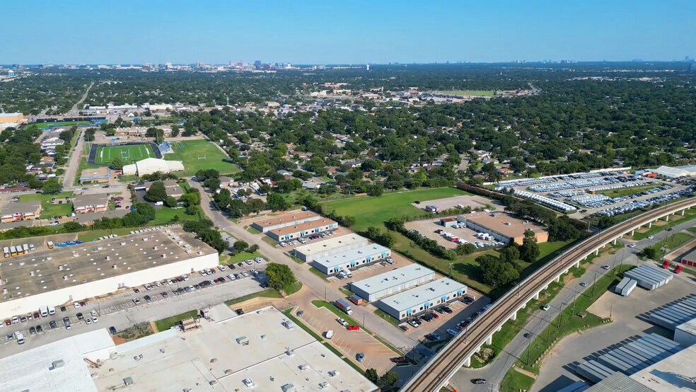 1510 Randolph St, Carrollton, TX à louer - Vidéo sur l’annonce professionnelle – Image 2 sur 22