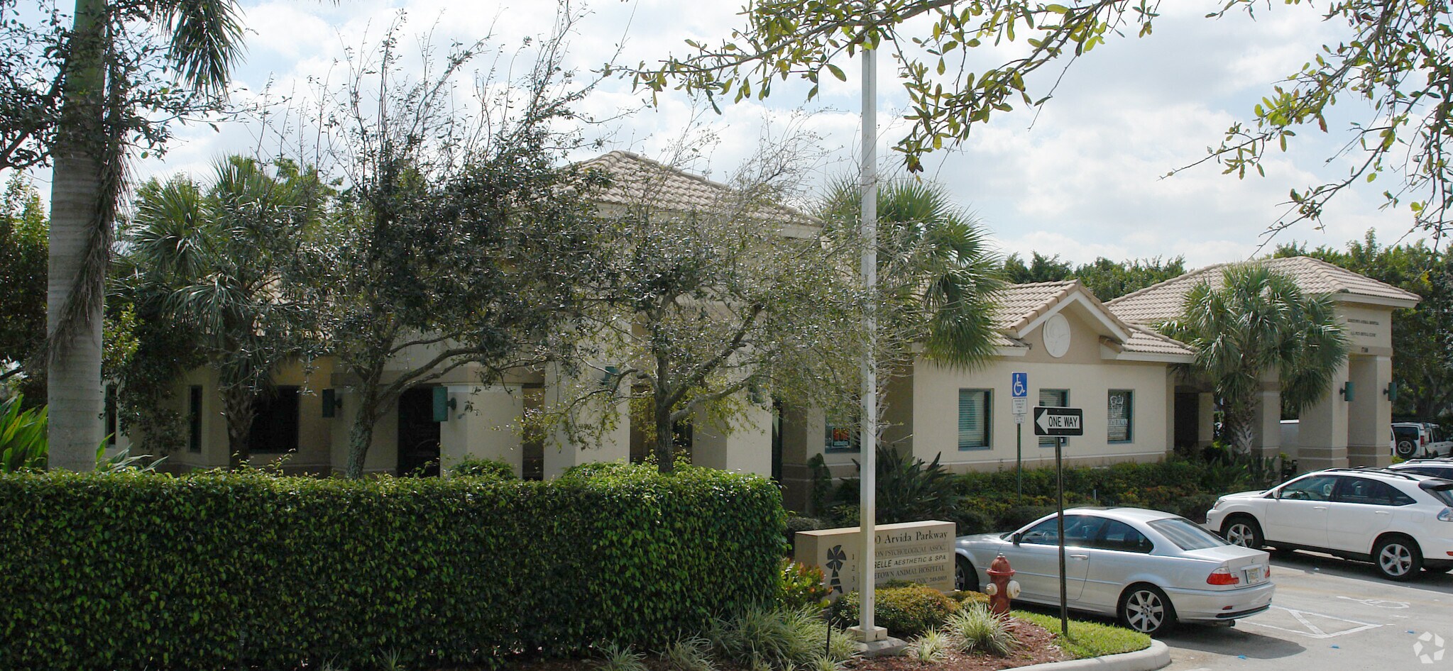 17100 Royal Palm Blvd, Weston, FL à louer Photo de l’immeuble– Image 1 sur 7