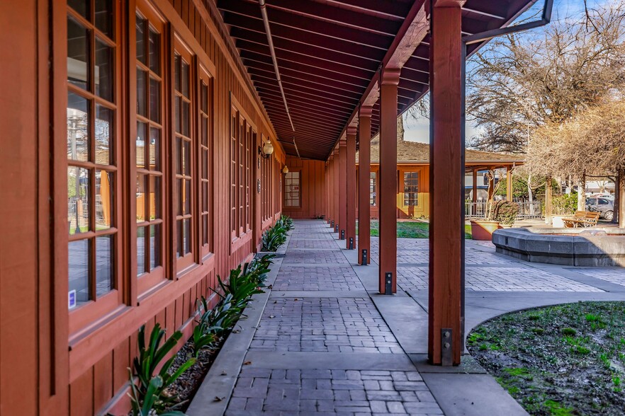 250 Vallombrosa Ave, Chico, CA à louer - Photo de l’immeuble – Image 3 sur 4