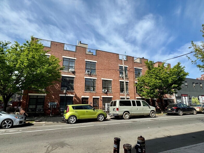 228, 230, 234, 236 Evergreen Avenue portefeuille de 4 biens à vendre sur LoopNet.fr - Photo principale – Image 1 sur 23