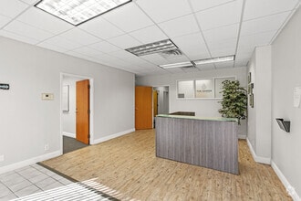 2100 Park Central Blvd N, Pompano Beach, FL à louer Photo intérieure– Image 2 sur 12