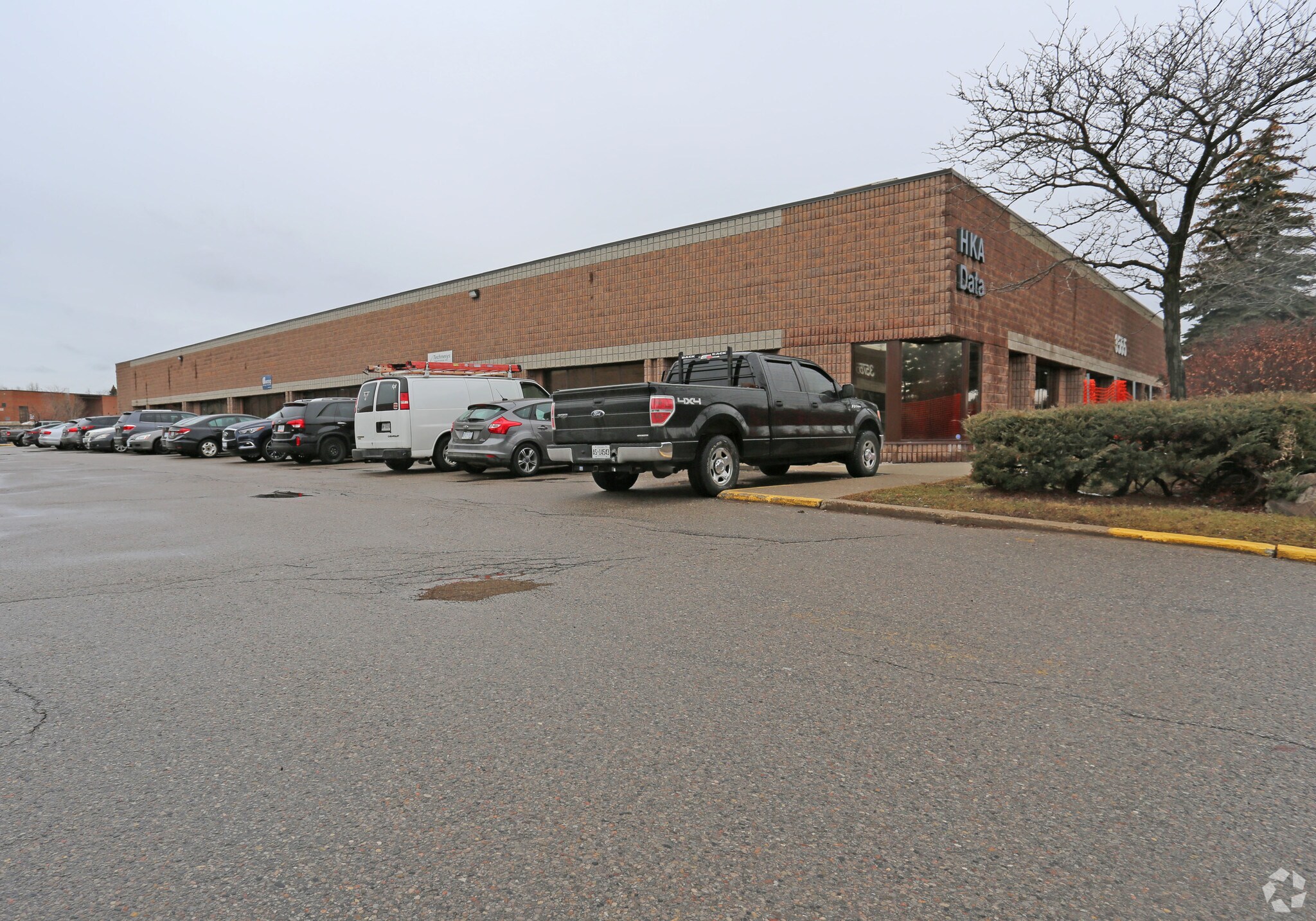 3555 14th Ave, Markham, ON à louer Photo principale– Image 1 sur 8