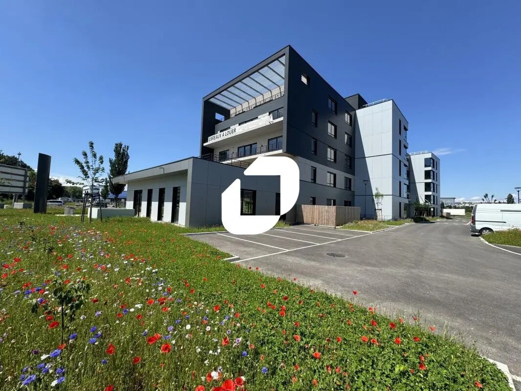 Local commercial dans à louer Photo de l’immeuble– Image 1 sur 12