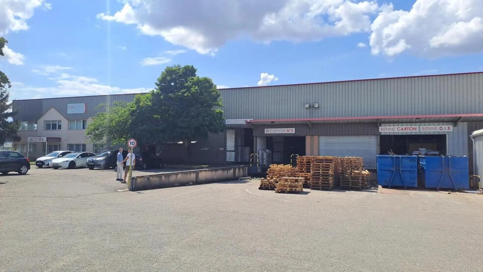 Local d’activités dans Dagneux à louer - Photo de l’immeuble – Image 1 sur 7