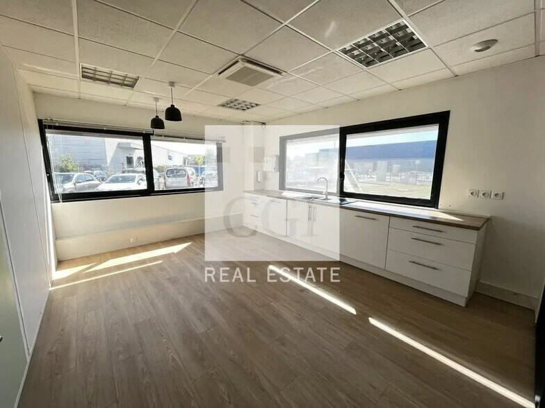 Bureau dans Pusignan à louer - Photo de l’immeuble – Image 3 sur 13