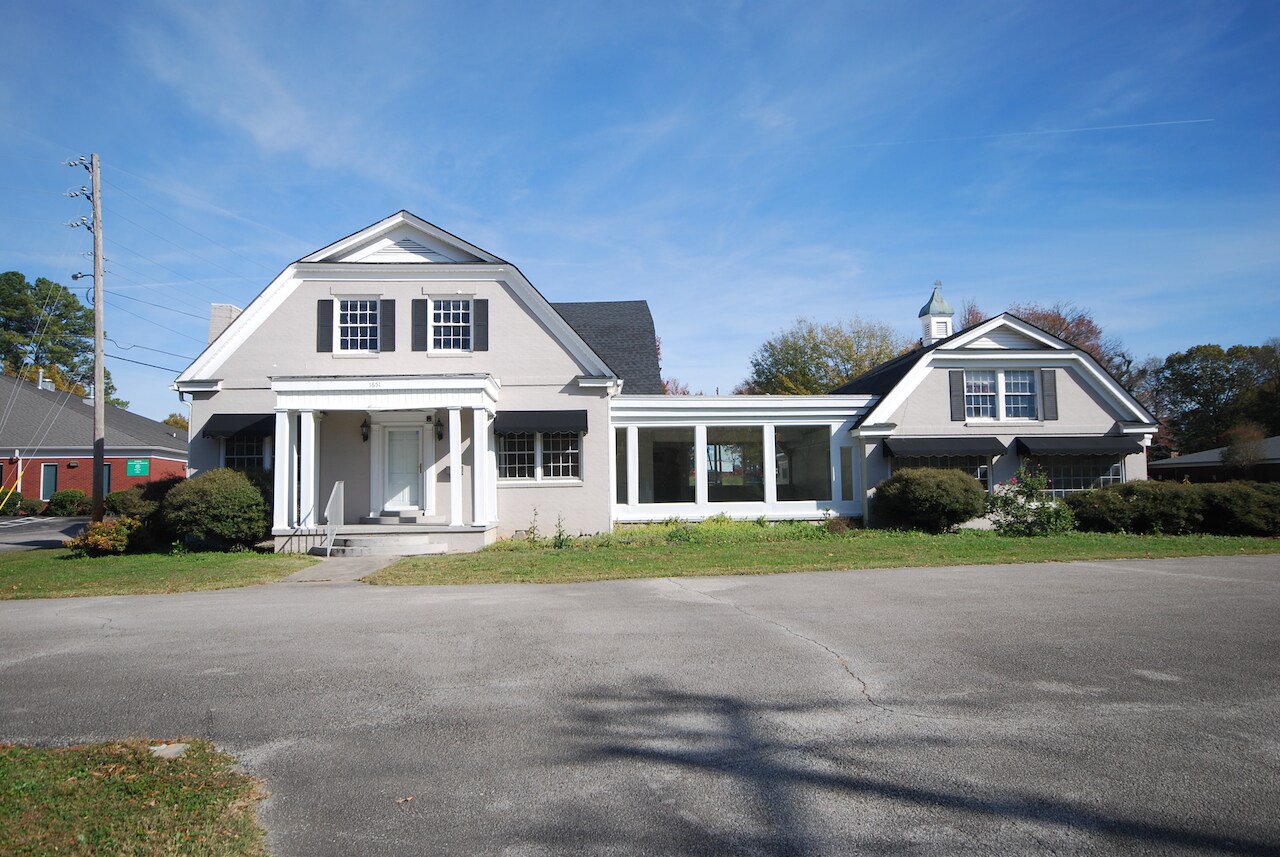 1651 Hollywood Dr, Jackson, TN à louer Photo de l’immeuble– Image 1 sur 29
