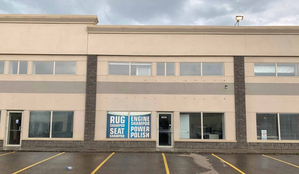 13083 156 St NW, Edmonton, AB à louer - Photo de l’immeuble – Image 3 sur 8