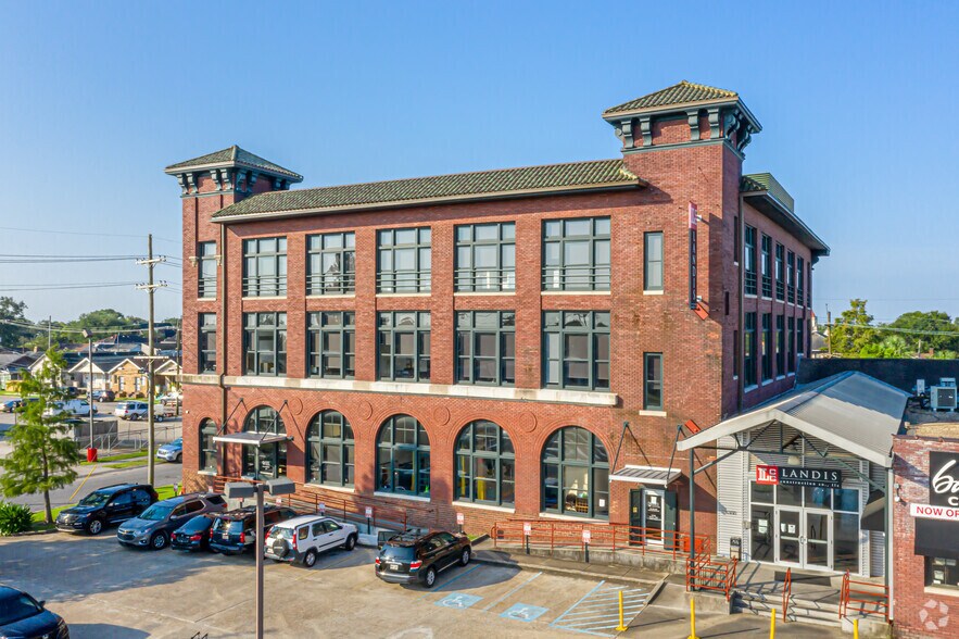 8300 Earhart Blvd, New Orleans, LA à louer - Photo principale – Image 1 sur 12