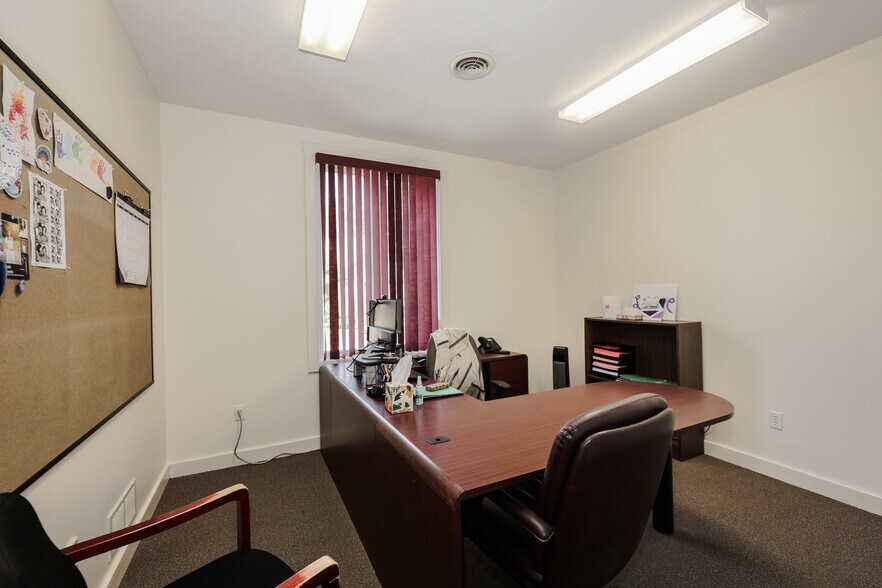 Chenell Dr Professional Office Buildings portefeuille de 4 biens à vendre sur LoopNet.fr - Photo de l’immeuble – Image 2 sur 17