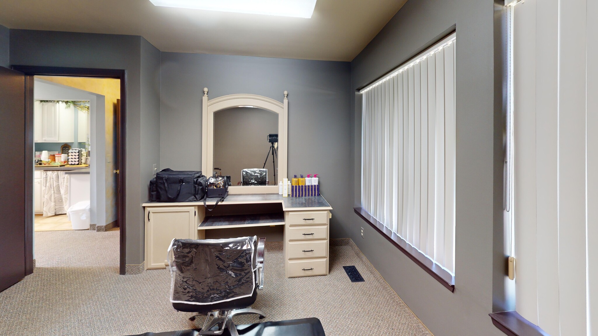 305 N Pontiac Trail, Walled Lake, MI à louer Photo de l’immeuble– Image 1 sur 8