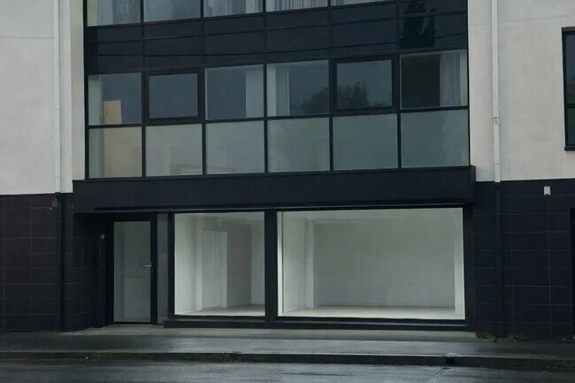 Plus de détails pour Local commercial à louer