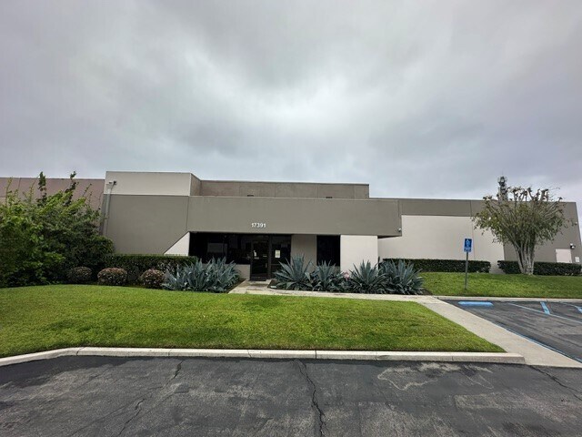 17391 Mount Cliffwood Cir, Fountain Valley, CA à louer - Photo principale – Image 2 sur 14