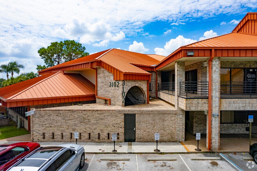 3102 W Waters Ave, Tampa, FL à louer - Photo de l’immeuble – Image 2 sur 13