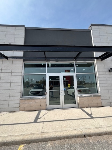 315 Main St, Lucan, ON à louer Photo intérieure– Image 1 sur 3