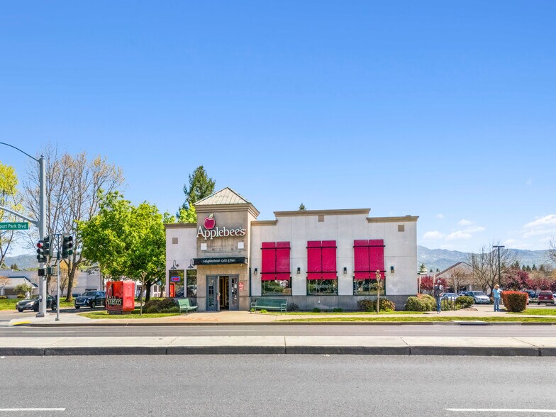 1201 Airport Park Blvd, Ukiah, CA à vendre - Photo de l’immeuble – Image 3 sur 5