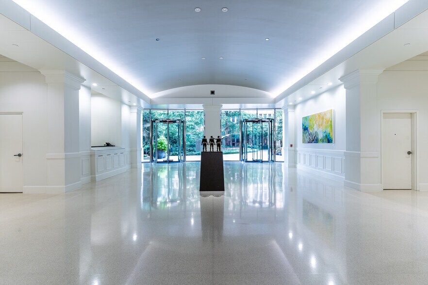 3400 Peachtree Rd NE, Atlanta, GA à louer - Photo de l’immeuble – Image 2 sur 11