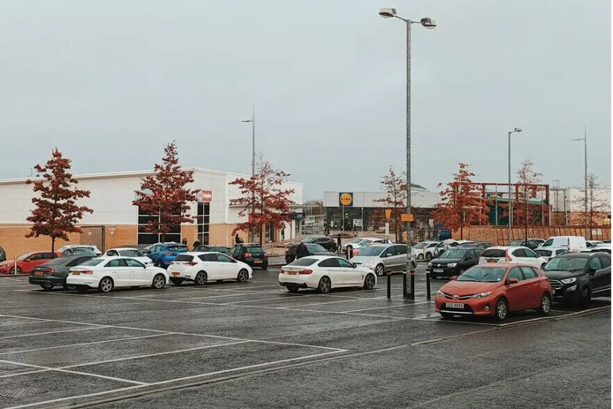 Local commercial dans Claye-Souilly à louer - Photo de l’immeuble – Image 1 sur 5