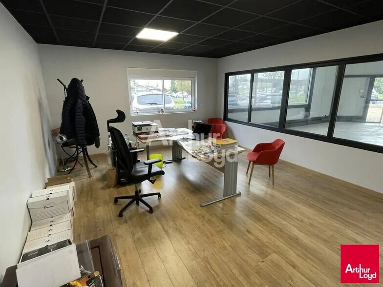 Local d’activités dans Mont-près-Chambord à louer - Photo intérieure – Image 3 sur 4