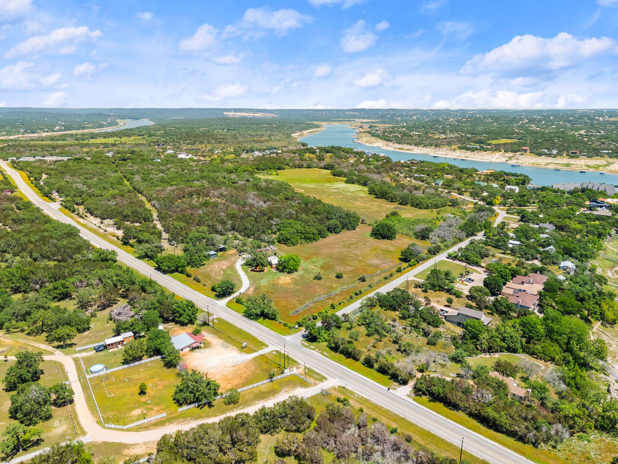 525 Pace Bend Rd N, Spicewood, TX à vendre Photo principale– Image 1 sur 28