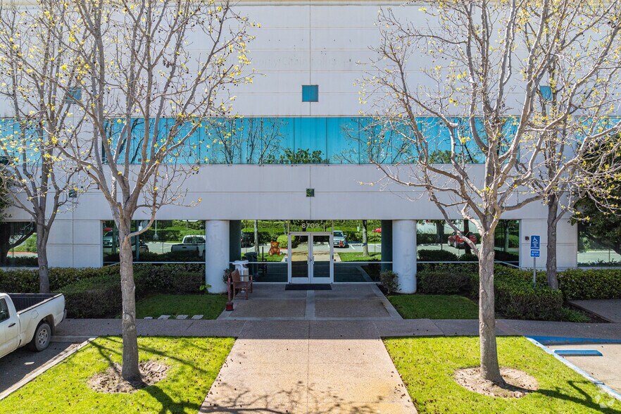 8709 Kerns St, San Diego, CA à louer - Photo de l’immeuble – Image 3 sur 4