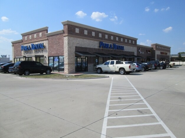 688 W Pioneer Pky, Grand Prairie, TX à louer - Photo de l’immeuble – Image 3 sur 15