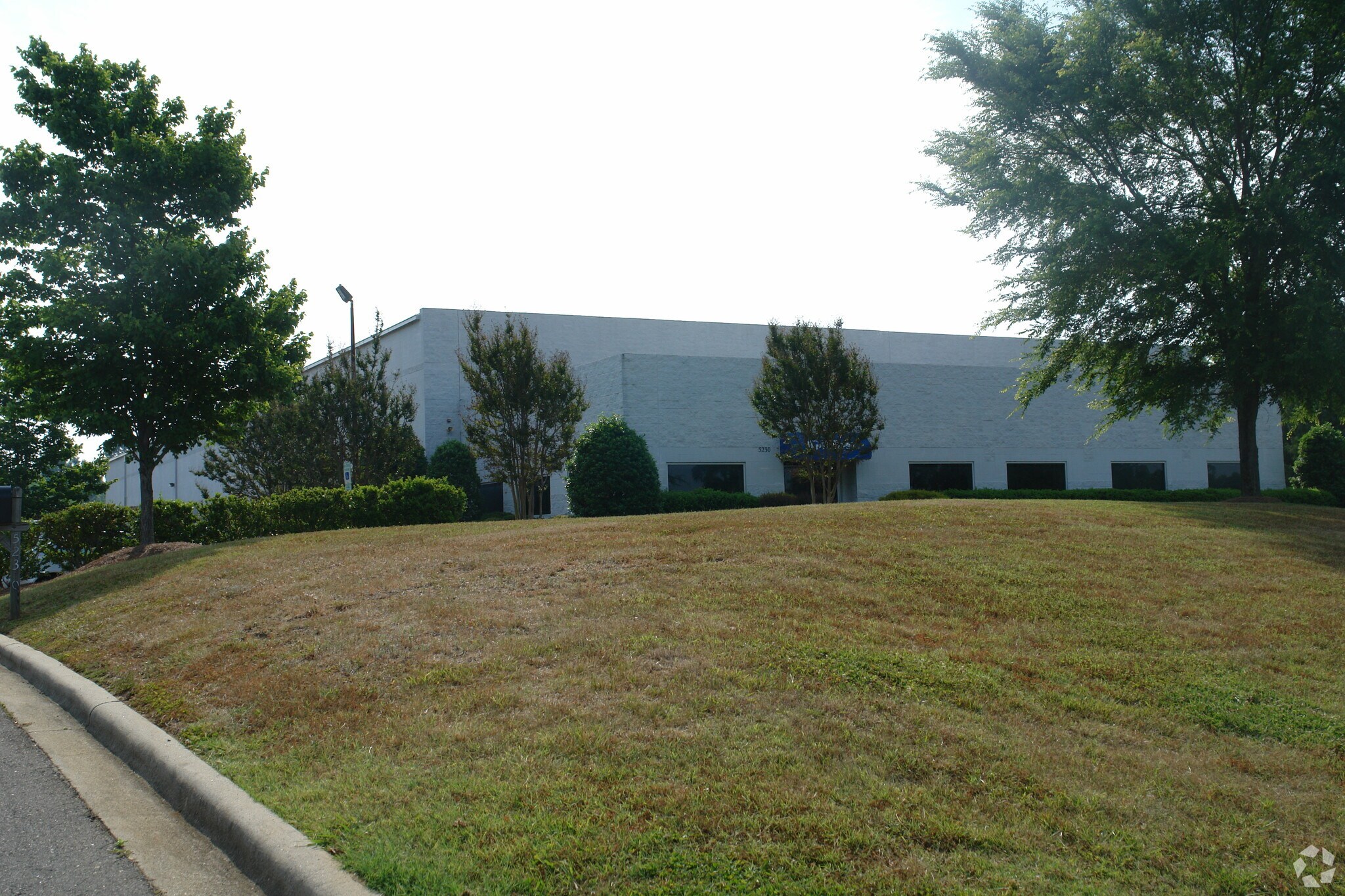 5230 Westinghouse Blvd, Charlotte, NC à louer Photo principale– Image 1 sur 9