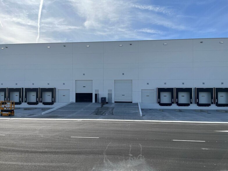 Avenida de los Alcotanes, 49, Pinto, Madrid à louer - Photo de l’immeuble – Image 3 sur 3