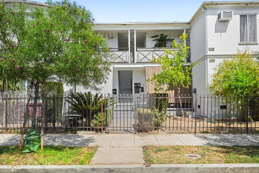 1200-1210 N Kenmore Ave, Los Angeles, CA à vendre - Photo de l’immeuble – Image 2 sur 31