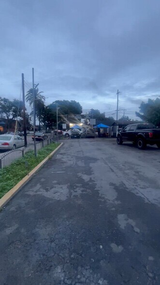 502 S Harbor Blvd, Fullerton, CA à louer - Vidéo sur l’annonce professionnelle – Image 2 sur 12