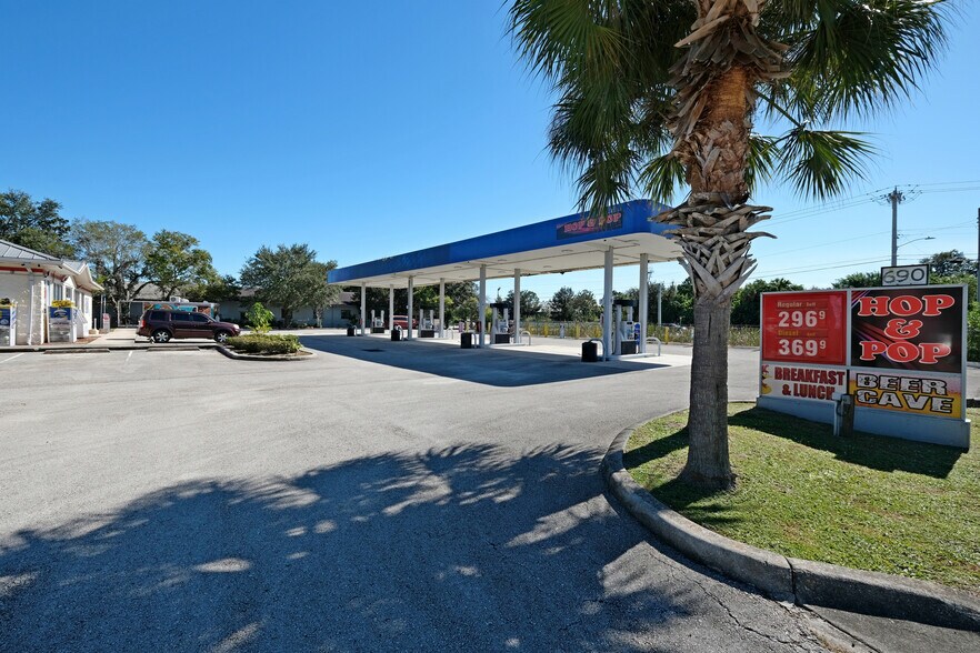 690 Eyster Blvd, Rockledge, FL à vendre - Photo de l’immeuble – Image 1 sur 8