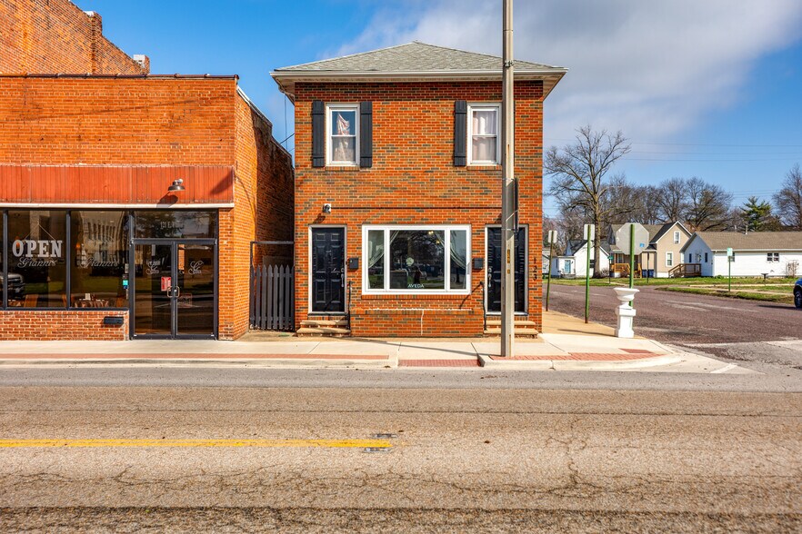 123 E Union Ave, Litchfield, IL à vendre - Photo de l’immeuble – Image 2 sur 30