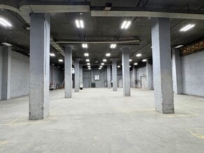 5565 Rue Paré, Mt Royal, QC à louer Photo intérieure– Image 2 sur 8