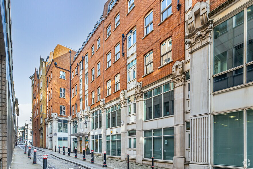 21-26 Garlick Hl, Londres à louer - Photo de l’immeuble – Image 2 sur 2