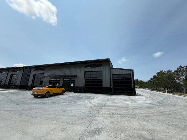 451 Farrell Rd, Dripping Springs, TX à vendre - Photo de l’immeuble – Image 2 sur 17