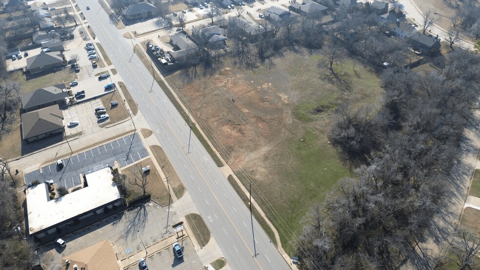 1600 S Blvd, Edmond, OK à vendre - Photo de l’immeuble – Image 1 sur 2
