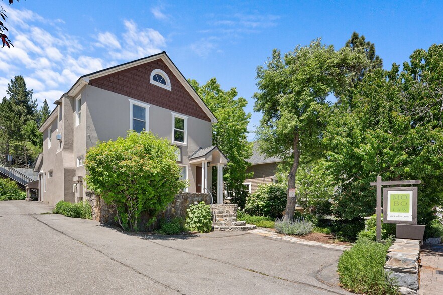 10280 Donner Pass Rd, Truckee, CA à vendre - Photo de l’immeuble – Image 3 sur 25