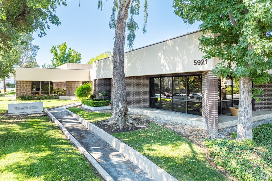 21155 Califa St, Woodland Hills, CA à vendre - Photo de l’immeuble – Image 3 sur 7