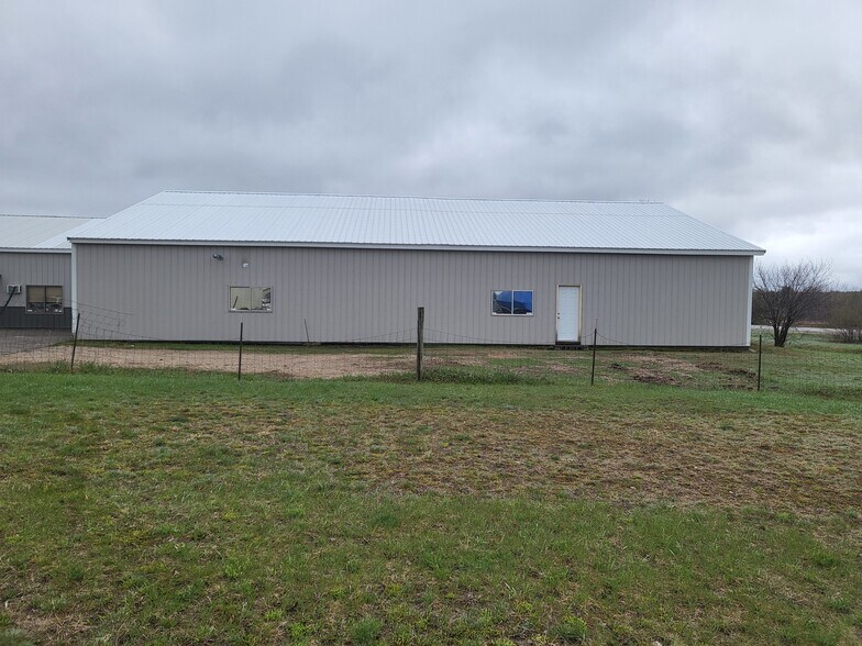 6893 Sullivan Rd, Grawn, MI à louer - Photo de l’immeuble – Image 2 sur 7