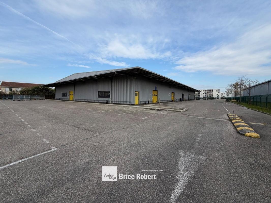 4 Rue Fulgencio Gimenez, Vaulx-en-Velin à louer Photo de l’immeuble– Image 1 sur 8