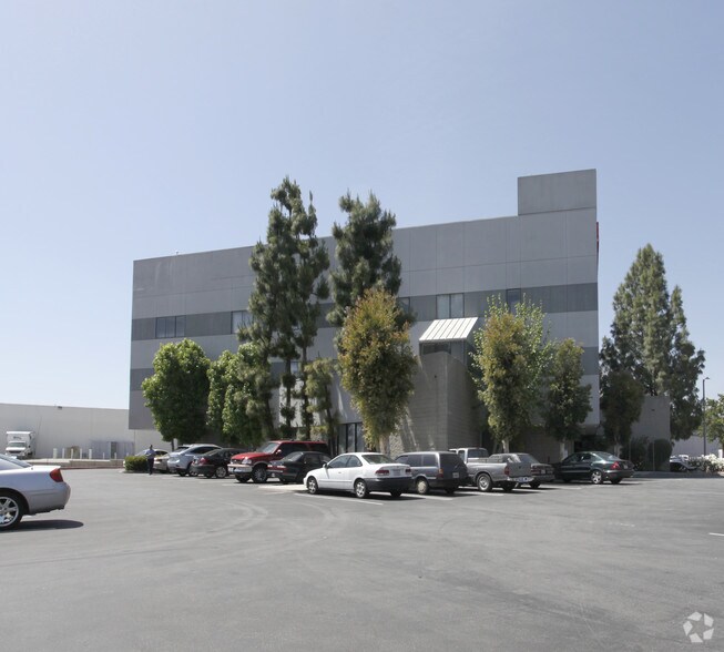 9045 Corbin Ave, Northridge, CA à louer - Photo de l’immeuble – Image 2 sur 7