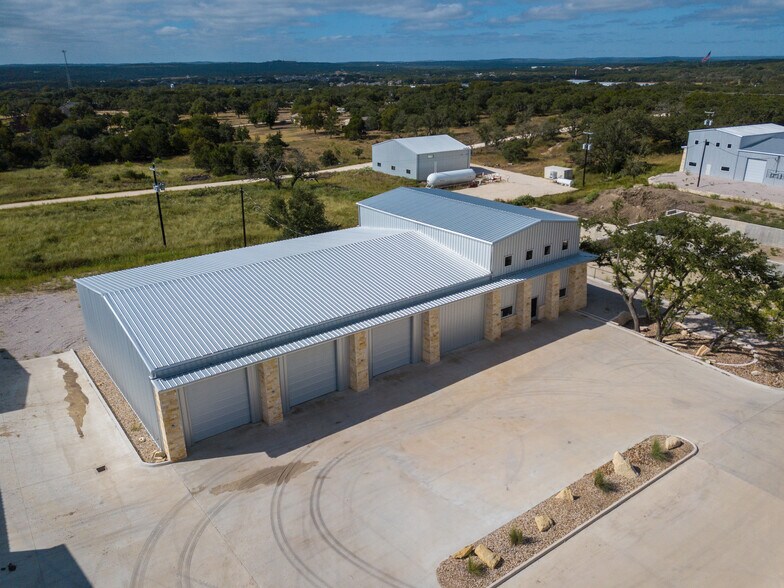 4955 Bell Springs Rd, Dripping Springs, TX à louer - Photo de l’immeuble – Image 1 sur 8