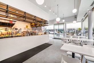 143 Eighth Ave, New York, NY à louer Photo intérieure– Image 2 sur 9