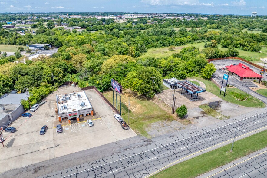 2012 Texoma Pky, Sherman, TX à vendre - Photo de l’immeuble – Image 3 sur 7