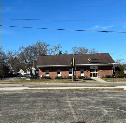 704 S Brown St, Jackson, MI à vendre - Photo principale – Image 1 sur 8